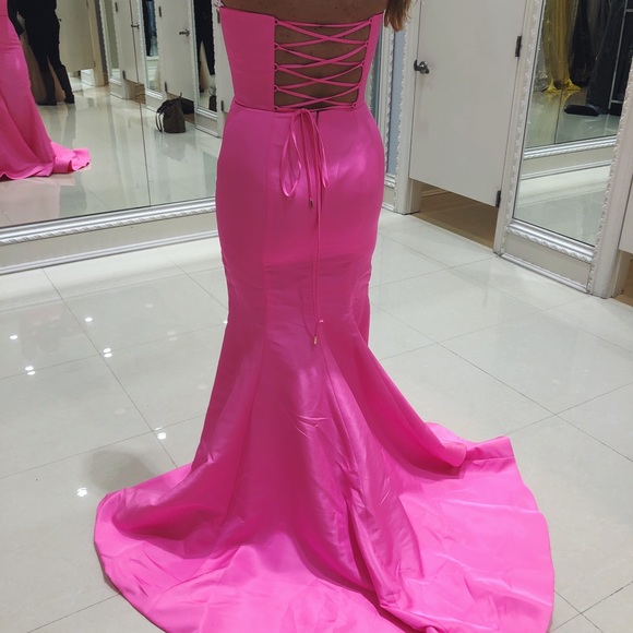 Sherri Hill Strapless Taffeta Corset Gown Spring 2020 Collection - Picture 5 of 5